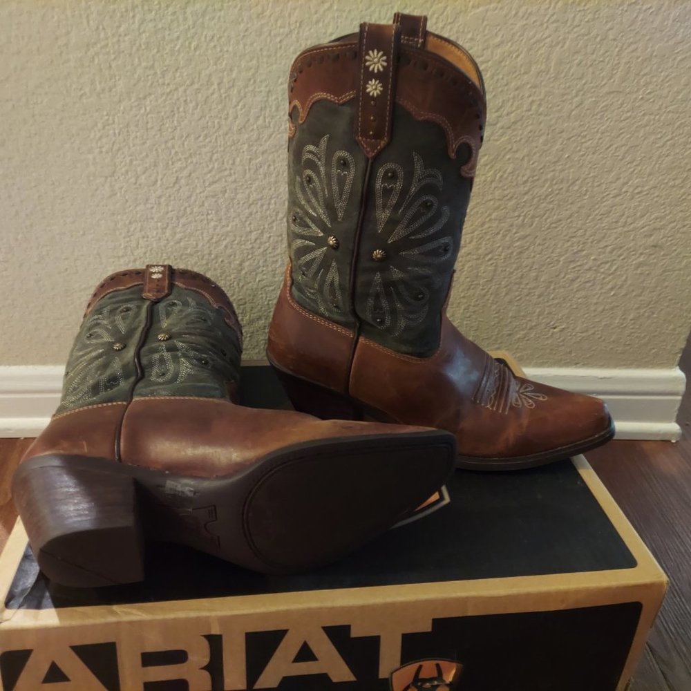 Womans Ariat western boots